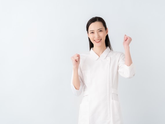 歯科衛生士が応援している様子